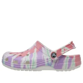 Classic Clog de Crocs, de tacón plano, deportivo y colorido, en azul