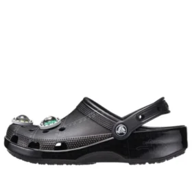 Classic Clogs de Crocs x Ron English «Area 54 – Negro»