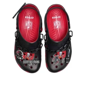 Crocs x NFL Classic Clog Tampa Bay Buccaneers «Negro y rojo»