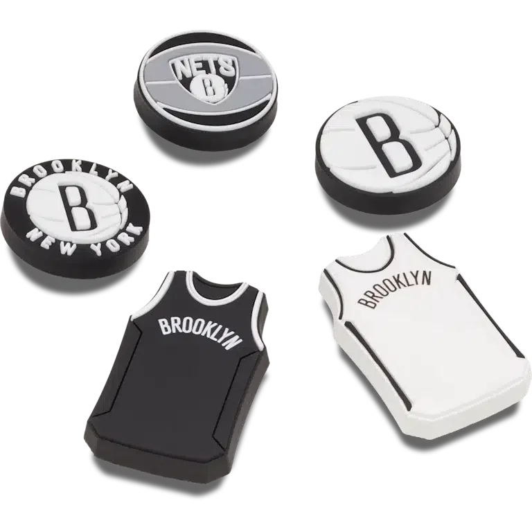 Pack de 5 colgantes Jibbitz™ de los Brooklyn Nets de la NBA Pack de 5 colgantes Jibbitz™ de los Brooklyn Nets de la NBA