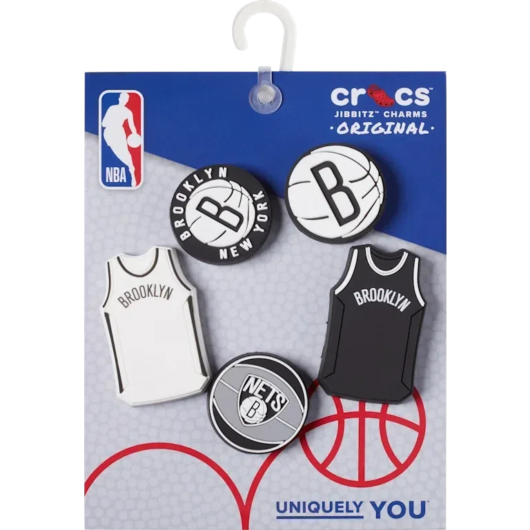 Pack de 5 colgantes Jibbitz™ de los Brooklyn Nets de la NBA Pack de 5 colgantes Jibbitz™ de los Brooklyn Nets de la NBA