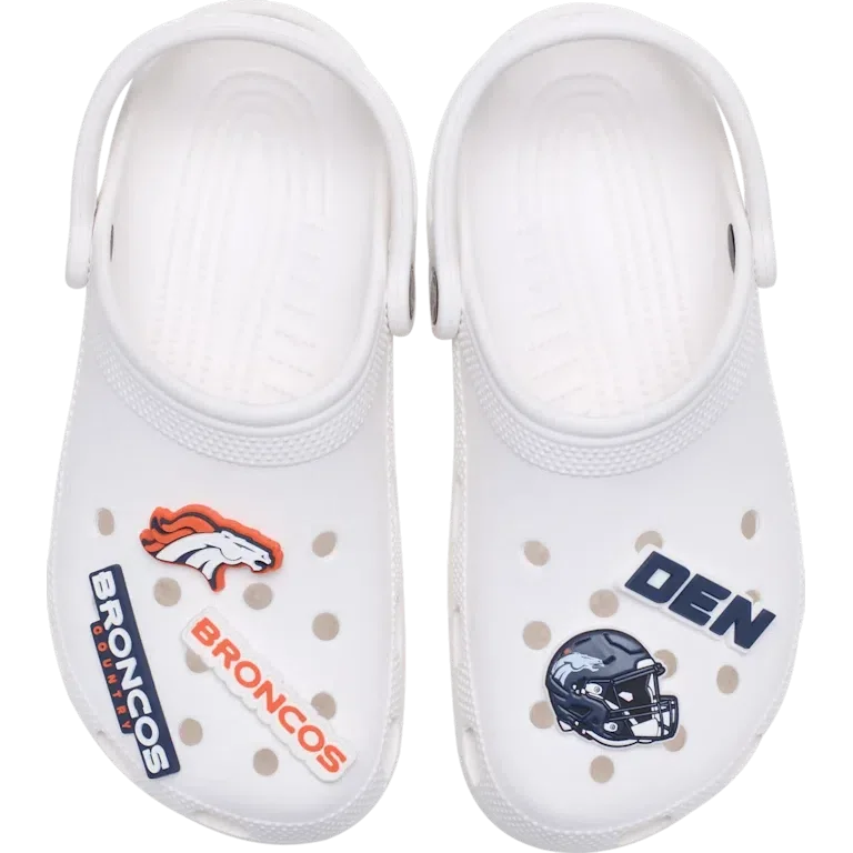 Pack de 5 colgantes para zapatos Jibbitz™ de los Denver Broncos de la NFL Pack de 5 colgantes para zapatos Jibbitz™ de los Denver Broncos de la NFL