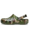 Sandalias de playa con estampado de camuflaje verde militar