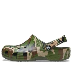 Sandalias de playa con estampado de camuflaje verde militar