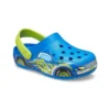 Sandalias deportivas azules de tacón plano con estampado divertido