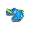 Sandalias deportivas azules de tacón plano con estampado divertido