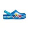 Sandalias deportivas de playa con tacón plano «Funny Shark Small Crocs» en azul