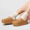 Zueco con plataforma Dylan con tachuelas