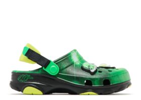 Zuecos All-Terrain para niños de Ron English «Area 54 – Green Galaxy»