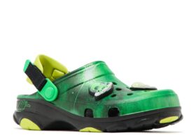 Zuecos All-Terrain para niños de Ron English «Area 54 – Green Galaxy»