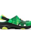 Zuecos All-Terrain para niños de Ron English «Area 54 – Green Galaxy» Zuecos All-Terrain para niños de Ron English «Area 54 – Green Galaxy»